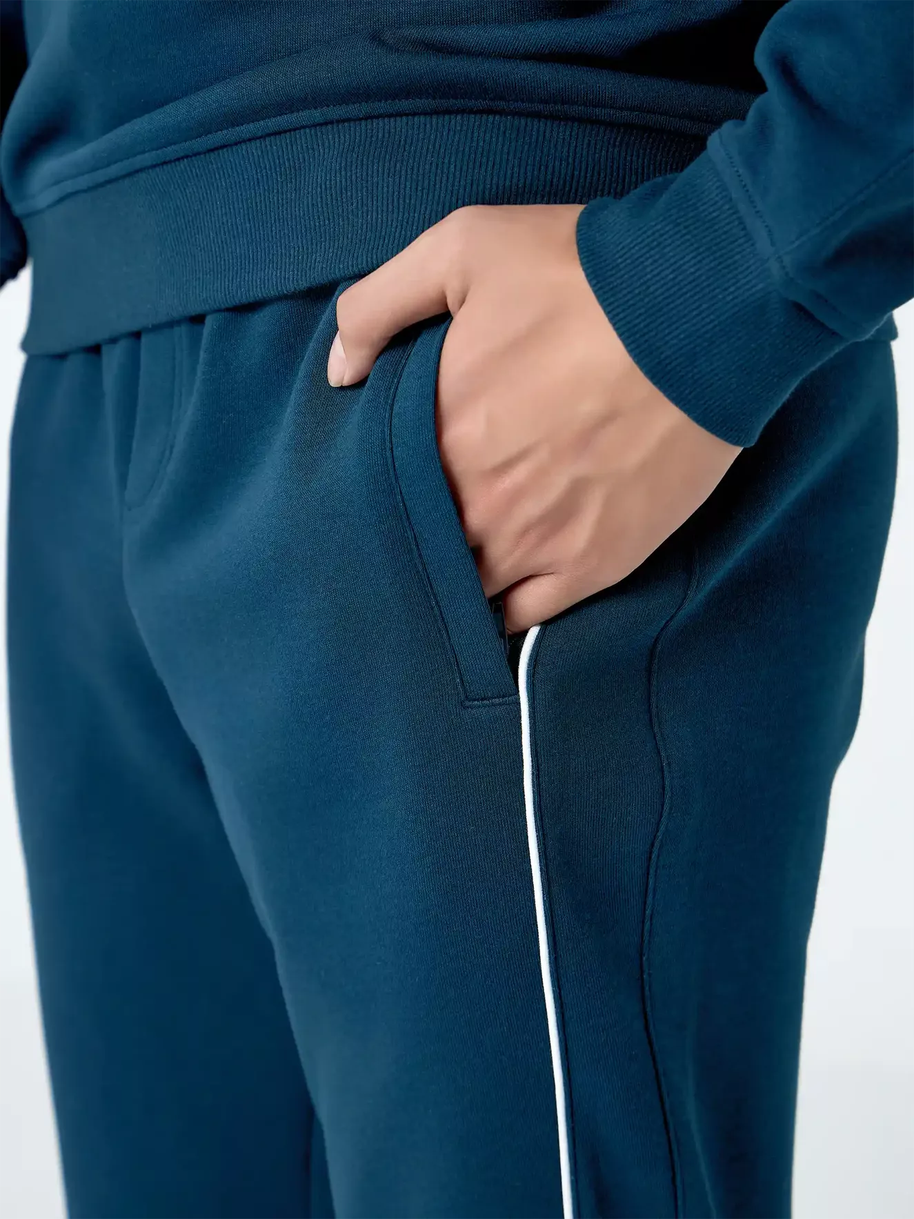 Quần Nỉ Nam Cạp Chun Phối Line Nổi Slimfit BQNI24020 - Hình ảnh 7