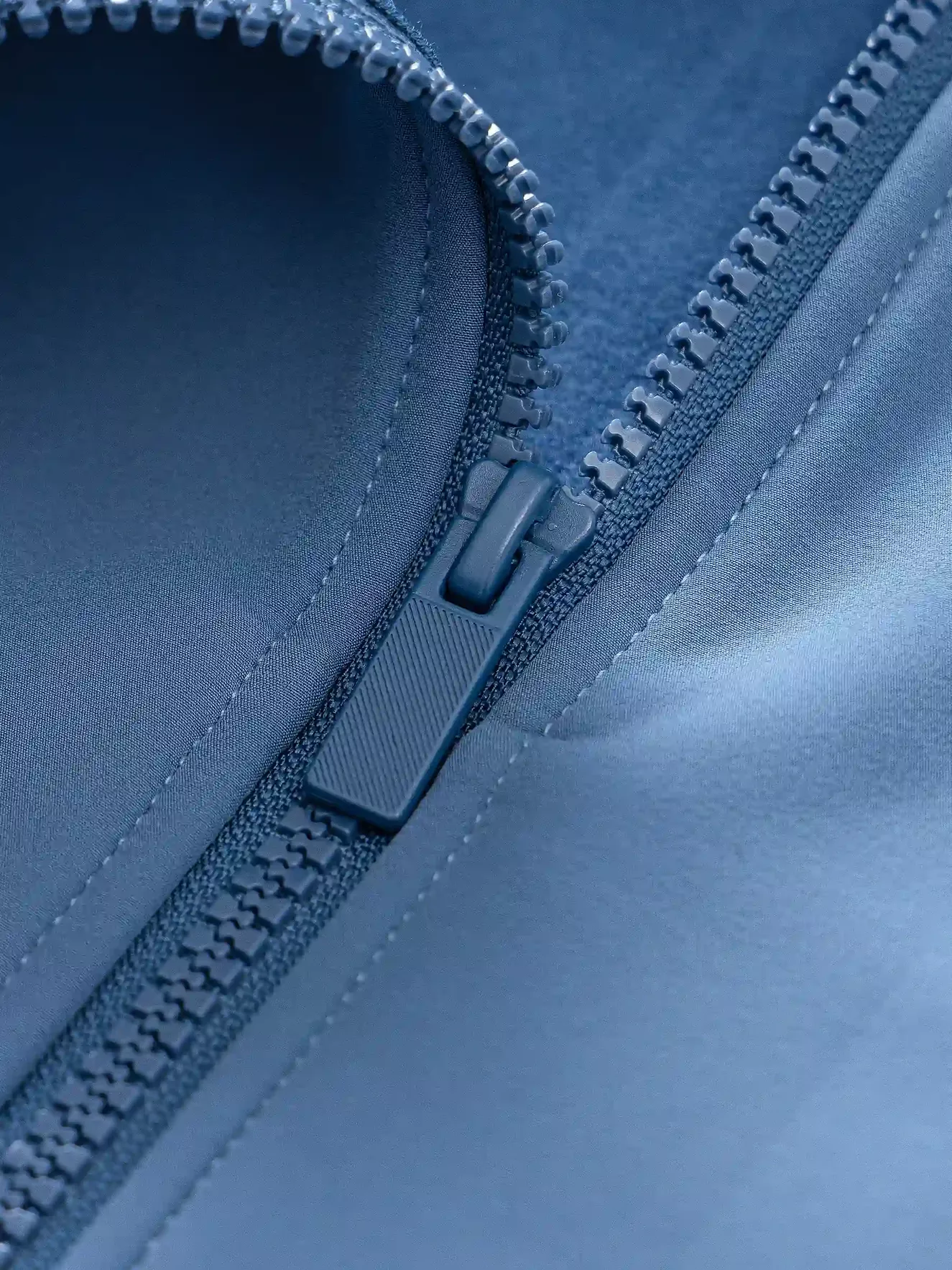 Bộ Quần Áo Gió Cổ Trụ Lót Nỉ Regular BOG24009 - Hình ảnh 6