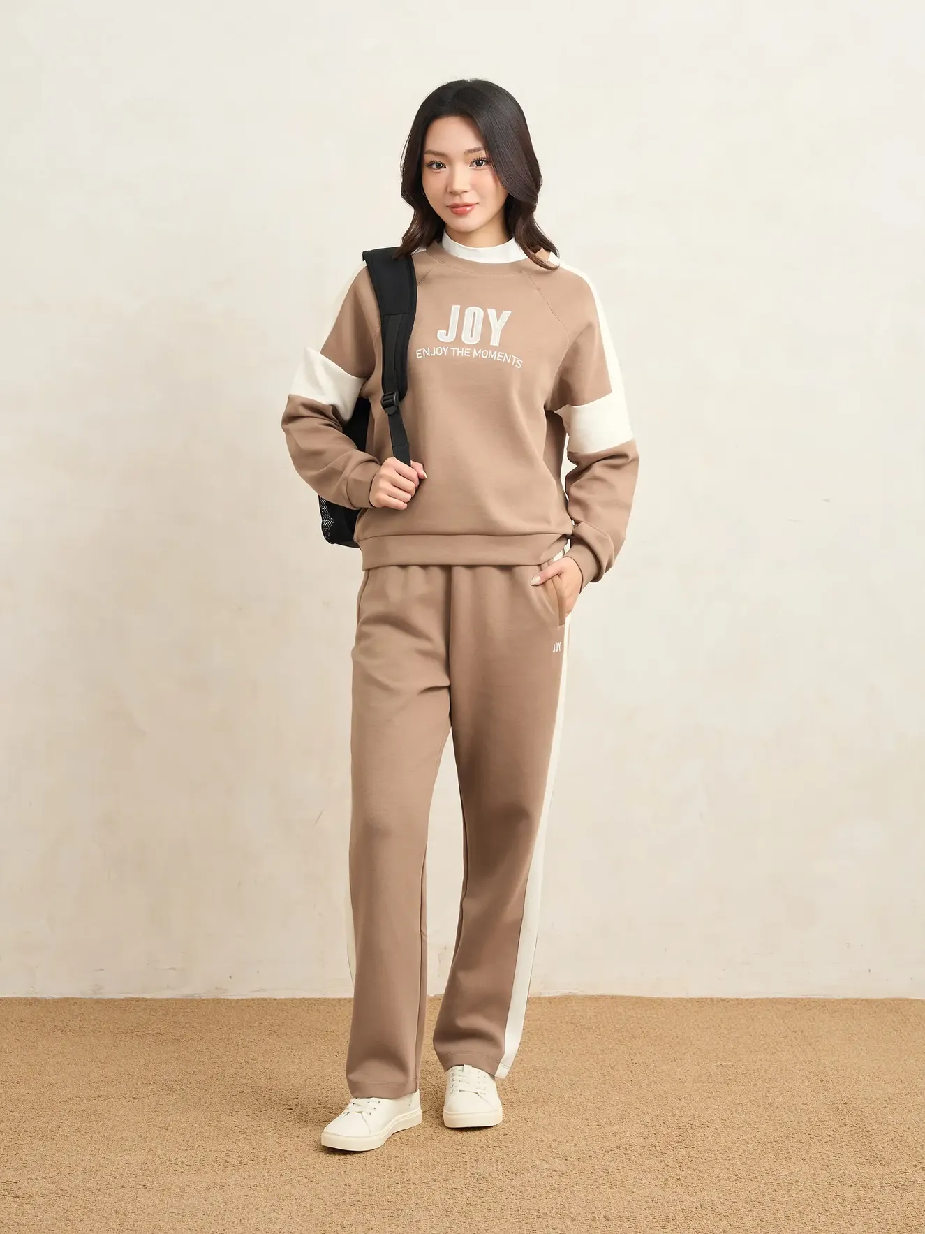 Áo Nỉ Nữ Can Phối Tay Raglan Phom Regular WBANI25002 - Ảnh 2